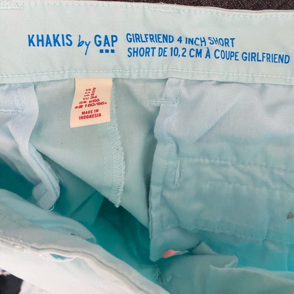 KHAKIS by Gap girlfriend shorts with pen stain!! Size 2 - Picture 5 of 5